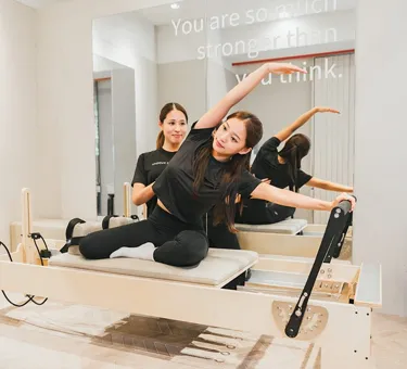 マシンピラティスを使用したトレーニングが受けられる